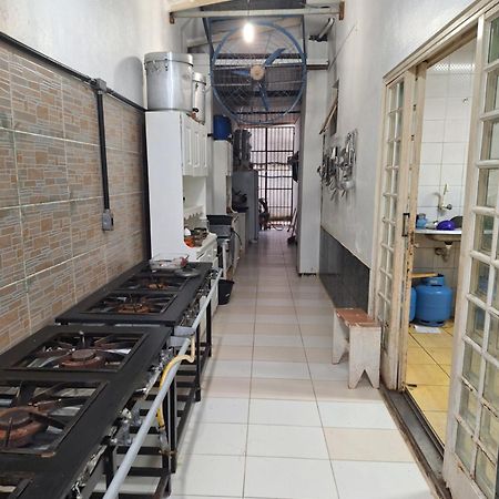 Quarto Triplo Com Banheiro Em Pousada E Restaurante Manaus Exterior photo